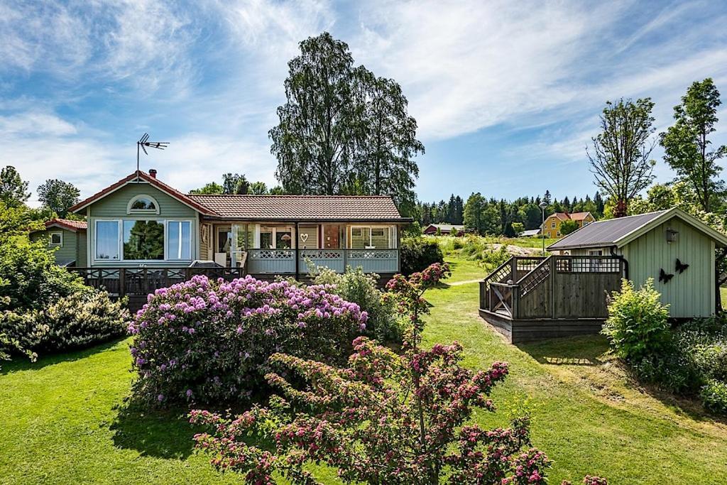 Luxury Villa By Lake Welcome You Hjo Eksteriør bilde