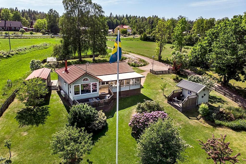 Luxury Villa By Lake Welcome You Hjo Eksteriør bilde