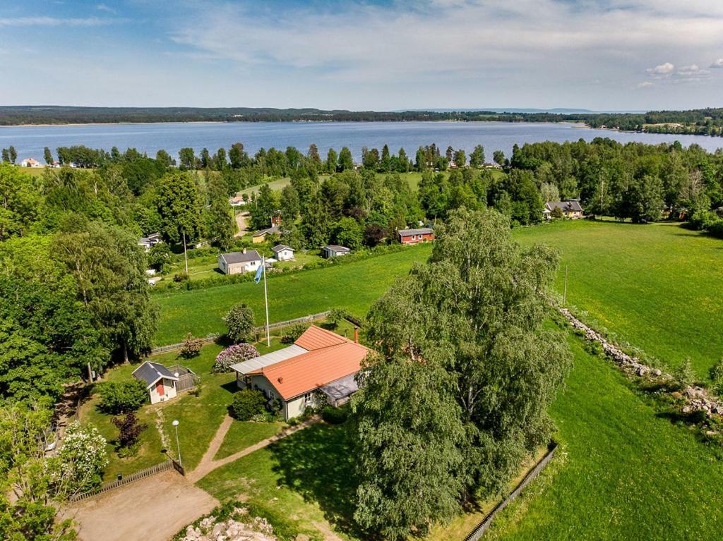 Luxury Villa By Lake Welcome You Hjo Eksteriør bilde