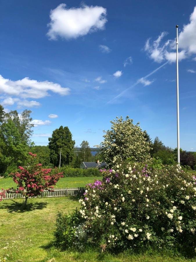 Luxury Villa By Lake Welcome You Hjo Eksteriør bilde
